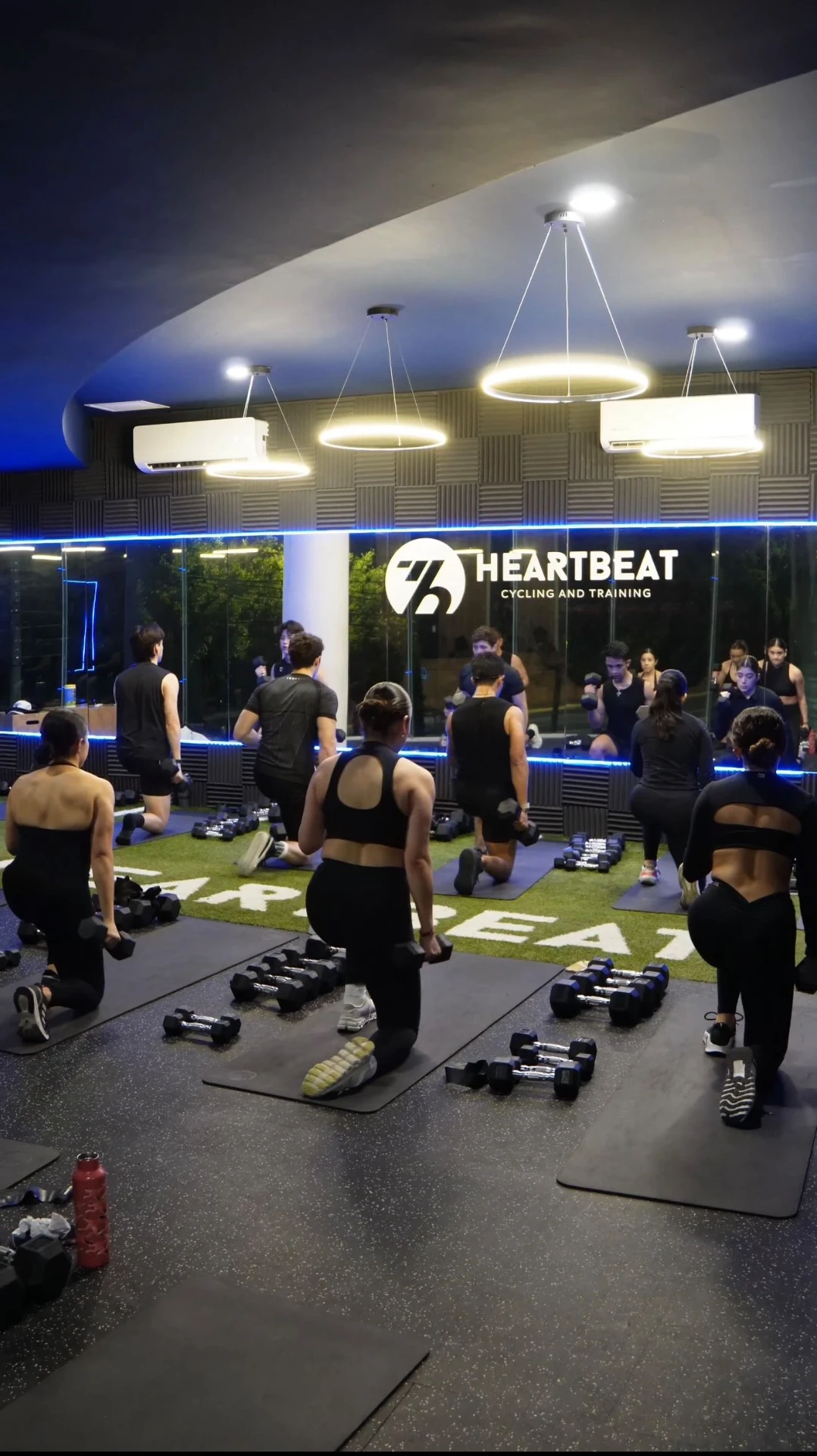 Clase de training en el estudio de Heartbeat